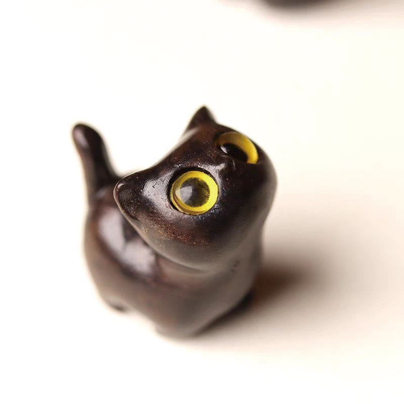 Figurine de chat porte-bonheur en bois de santal vert pour une énergie positive