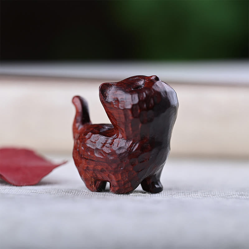 Figurine de chat porte-bonheur en bois de santal vert pour une énergie positive