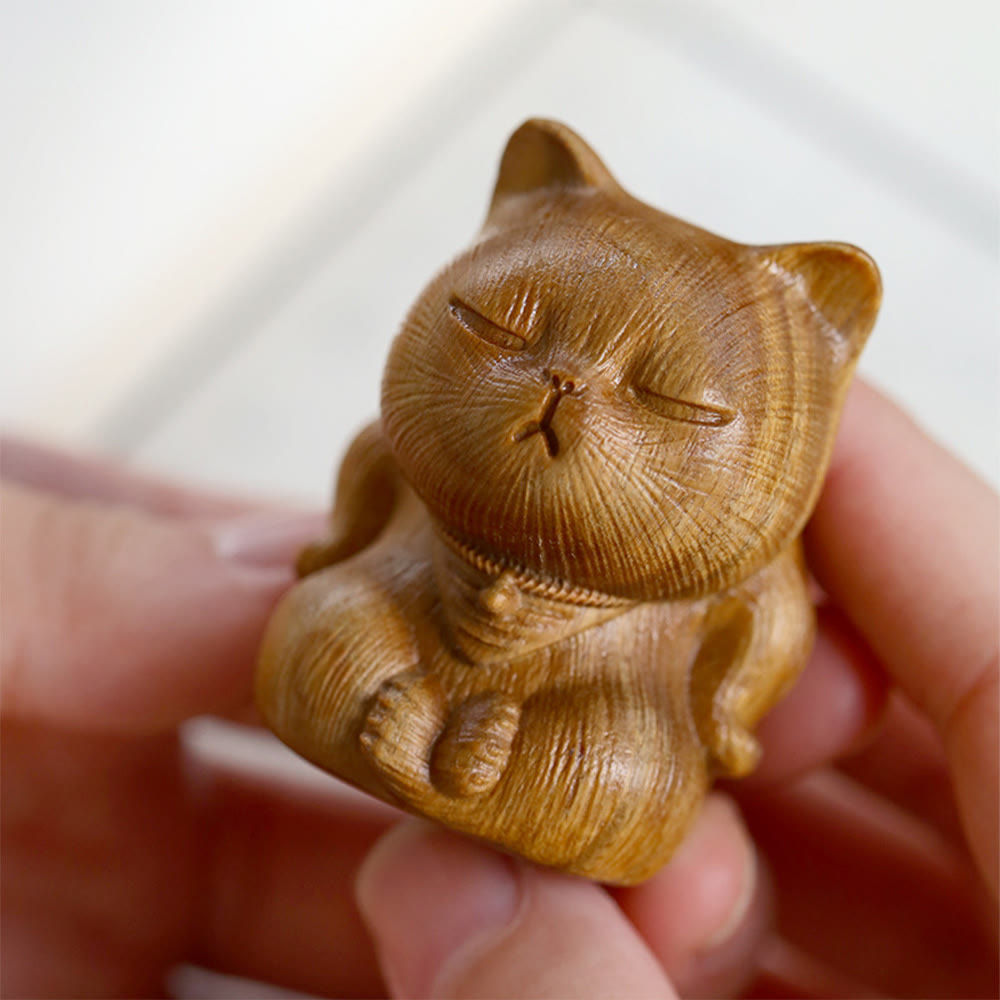Mini décoration chat porte-bonheur en bois de santal vert 5 cm