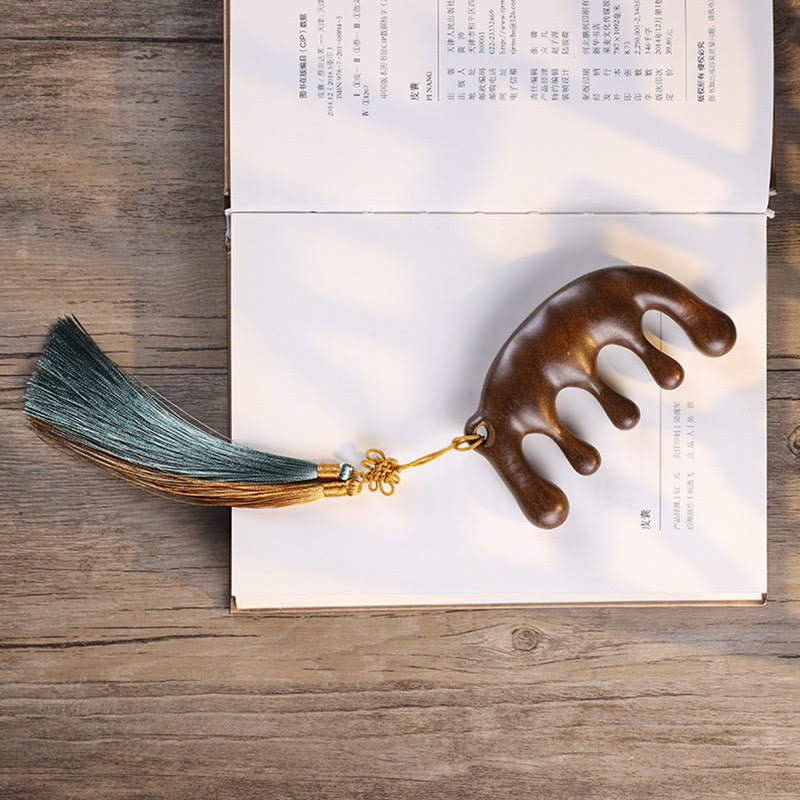Peigne de massage à pompon en bois de santal vert pour une relaxation apaisante