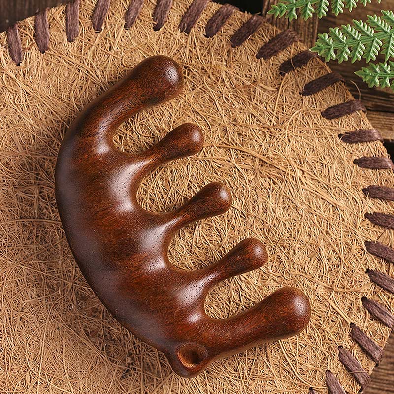 Peigne de massage à pompon en bois de santal vert pour une relaxation apaisante