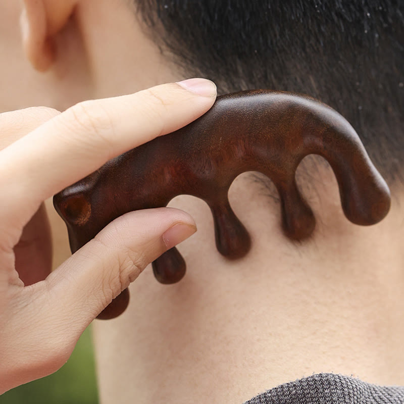 Peigne de massage à pompon en bois de santal vert pour une relaxation apaisante