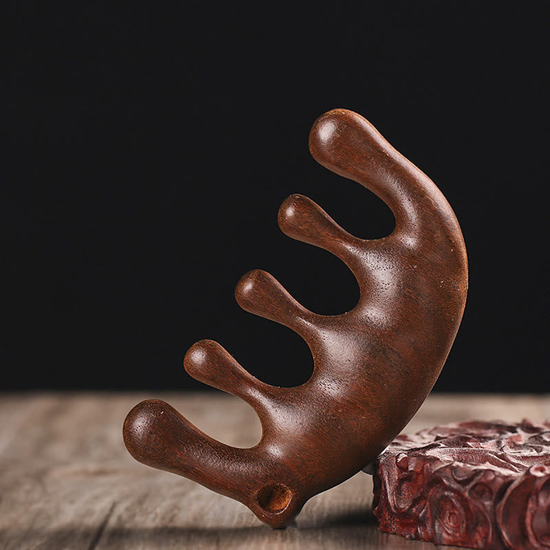 Peigne de massage à pompon en bois de santal vert pour une relaxation apaisante