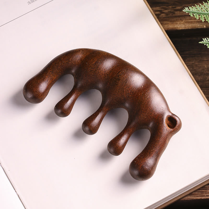 Peigne de massage à pompon en bois de santal vert pour une relaxation apaisante