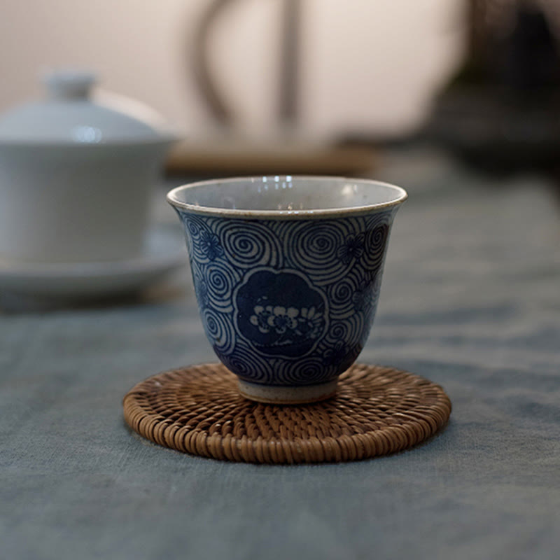 Tasse à thé en céramique de lotus en porcelaine bleue et blanche peinte à la main 100 ml