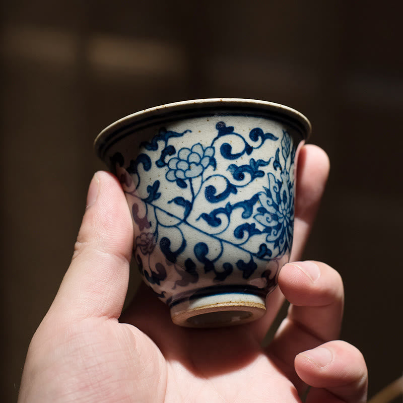Tasse à thé en céramique de lotus en porcelaine bleue et blanche peinte à la main 100 ml