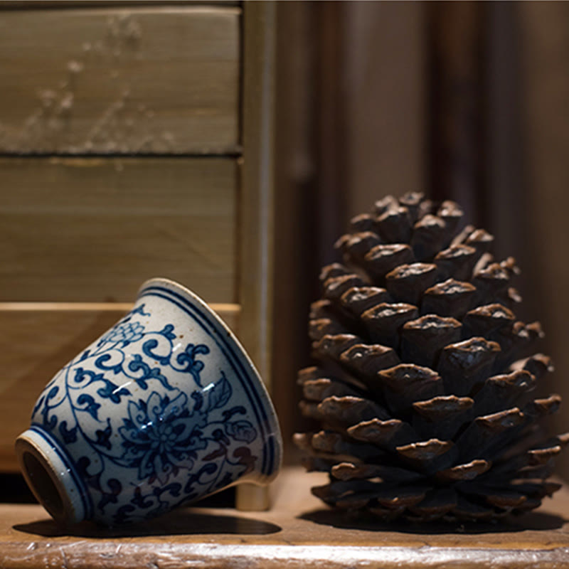 Tasse à thé en céramique de lotus en porcelaine bleue et blanche peinte à la main 100 ml