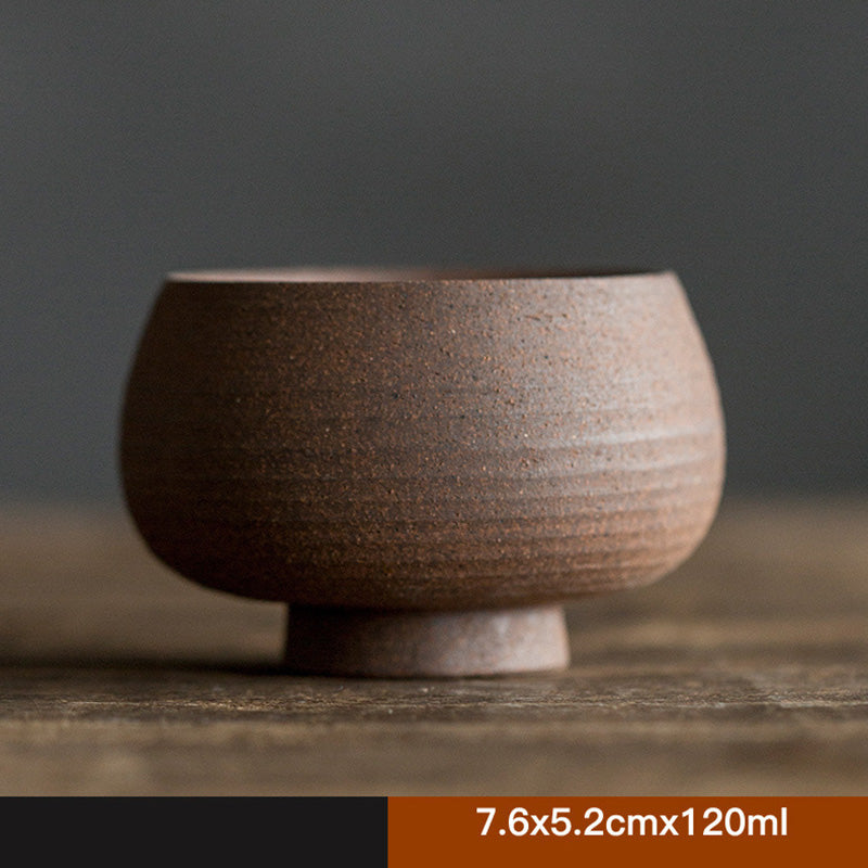 Tasse à thé zen en céramique marron rétro fabriquée à la main pour des rituels de thé conscients
