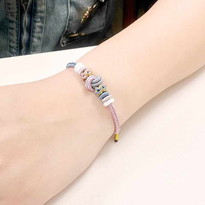 Bracelet en fil rouge bicolore avec nœud de paix fabriqué à la main
