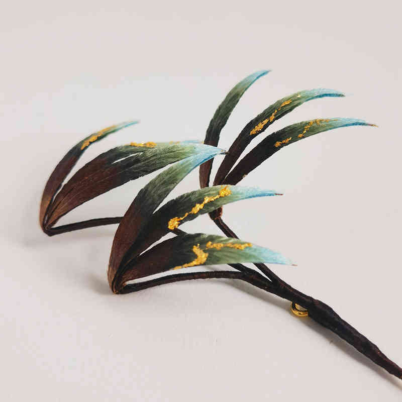 Broche fleur en velours faite à la main avec des feuilles de bambou