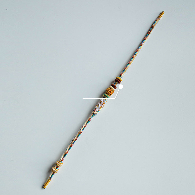 Bracelet en fil rouge à motif de fleurs de pêcher Dunhuang fait main