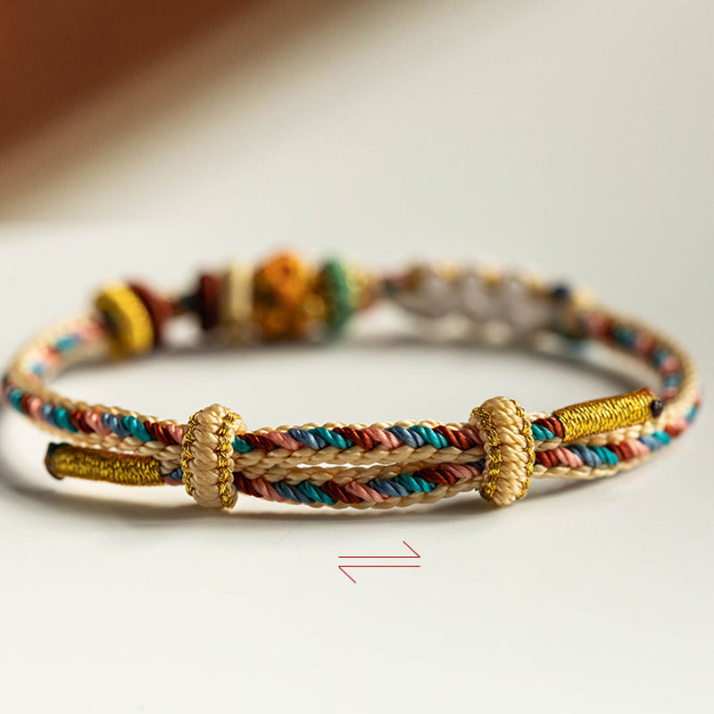 Bracelet en fil rouge à motif de fleurs de pêcher Dunhuang fait main