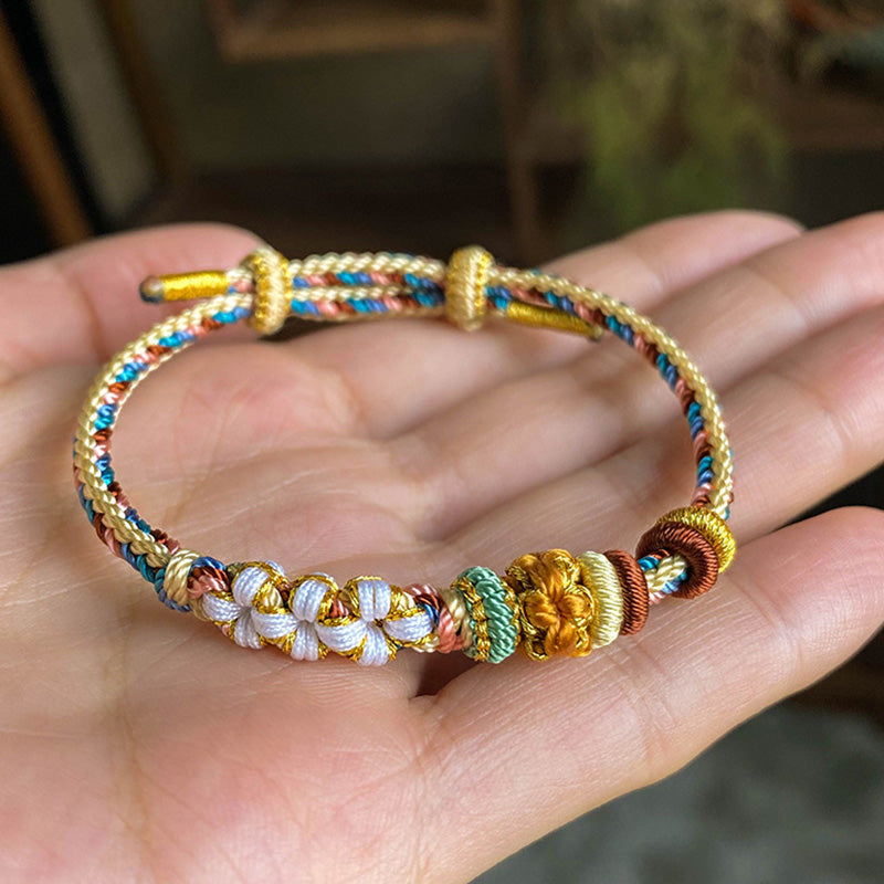 Bracelet en fil rouge à motif de fleurs de pêcher Dunhuang fait main