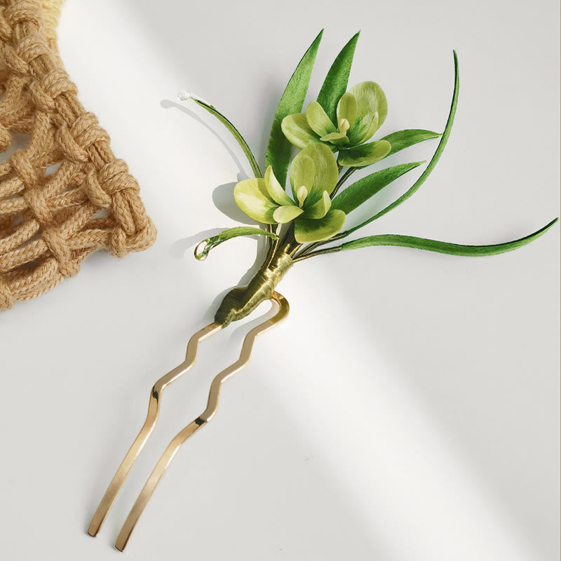 Broche à cheveux en soie faite à la main avec fleurs vertes et feuilles