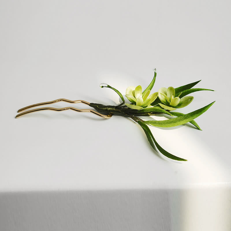 Broche à cheveux en soie faite à la main avec fleurs vertes et feuilles