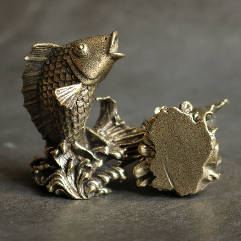 Décoration en cuivre faite à la main en forme de poisson koï pour la chance et la prospérité