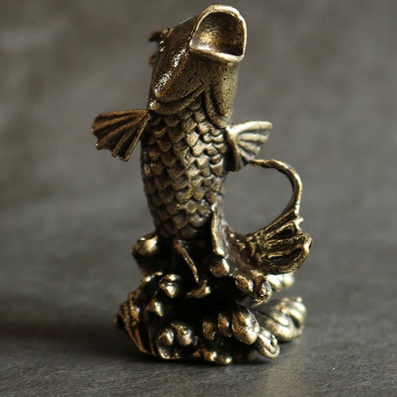 Décoration en cuivre faite à la main en forme de poisson koï pour la chance et la prospérité