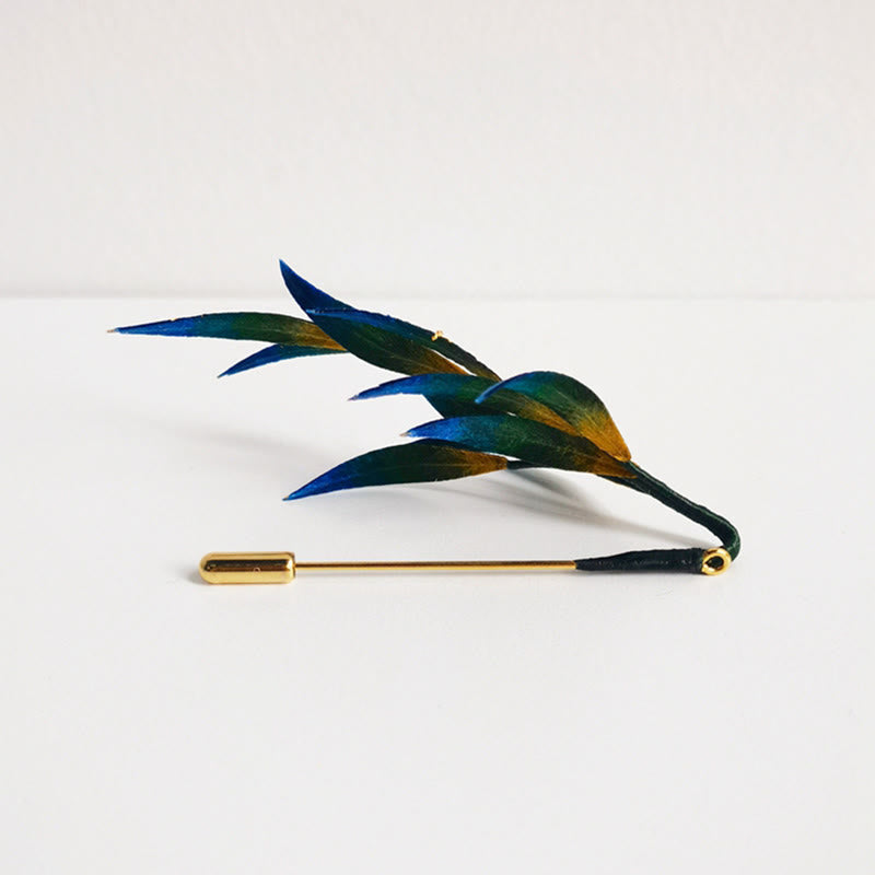 Broche en soie de mûrier faite à la main en vert, jaune et bleu