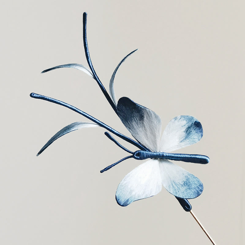 Épingle à cheveux en velours de soie de mûrier faite à la main avec fleur et papillon