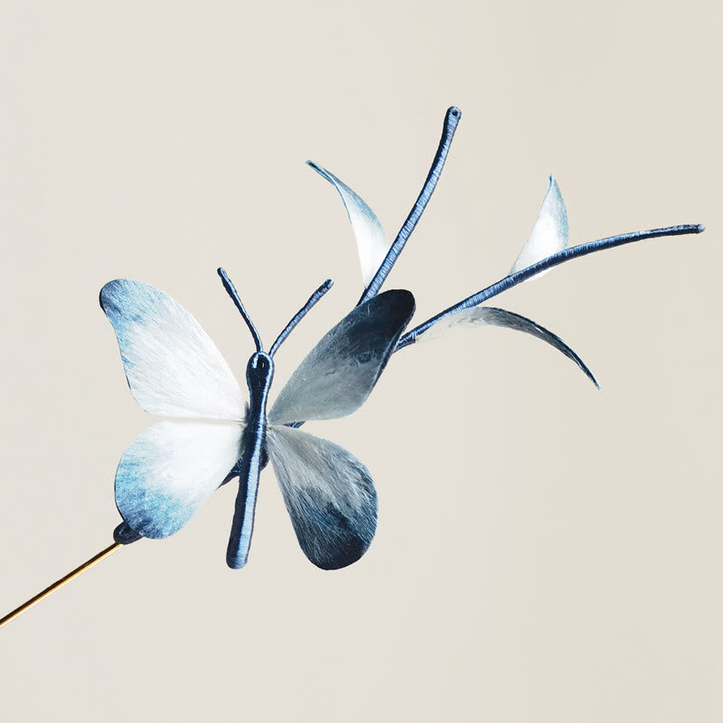 Épingle à cheveux en velours de soie de mûrier faite à la main avec fleur et papillon