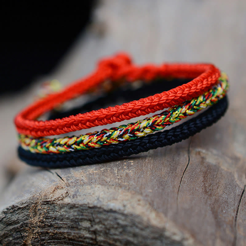 Bracelet fait main en fil rouge avec nœud de paix à huit fils