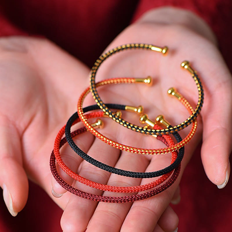 Bracelets porte-bonheur faits à la main en fil rouge pour la protection spirituelle