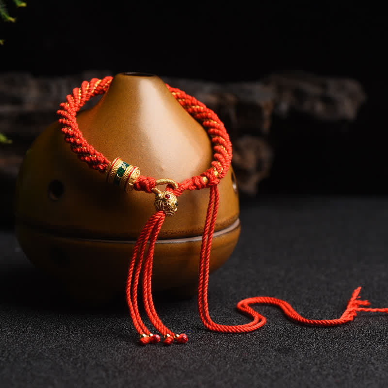 Bracelet tibétain fait main avec roue de prière porte-bonheur en fil rouge