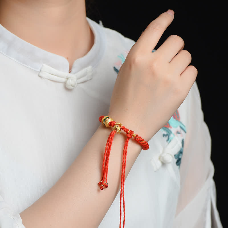Bracelet tibétain fait main avec roue de prière porte-bonheur en fil rouge