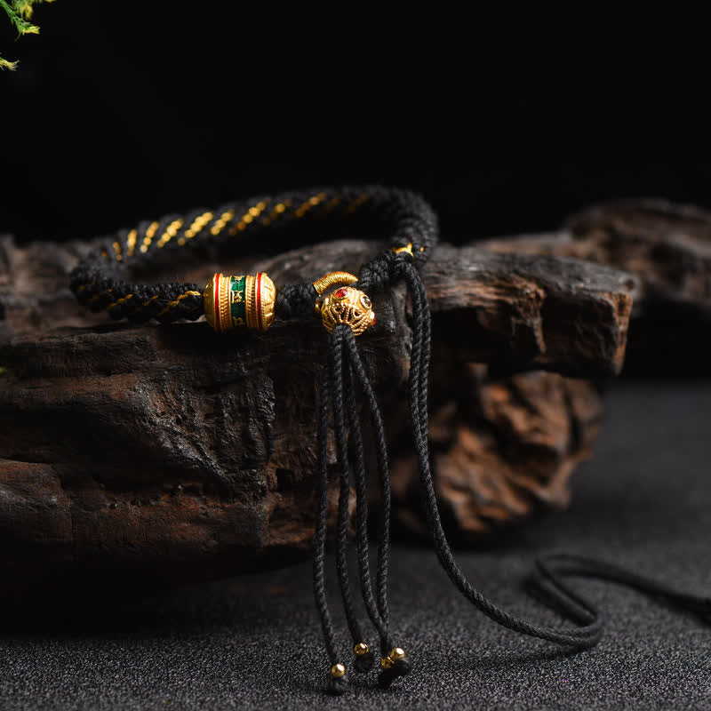 Bracelet tibétain fait main avec roue de prière porte-bonheur en fil rouge