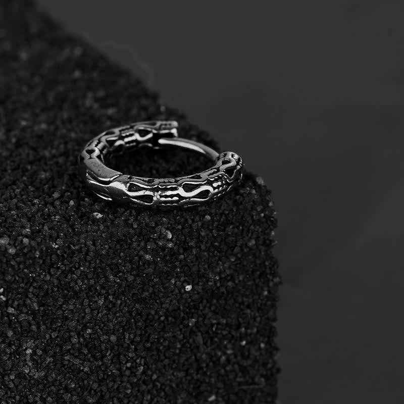 Boucles d'oreilles en acier titane faites à la main pour l'harmonie intérieure