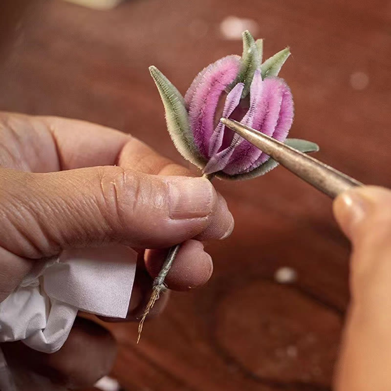 Broche en velours et soie de mûrier de Yangzhou faite à la main, en forme de fleur de pêcher