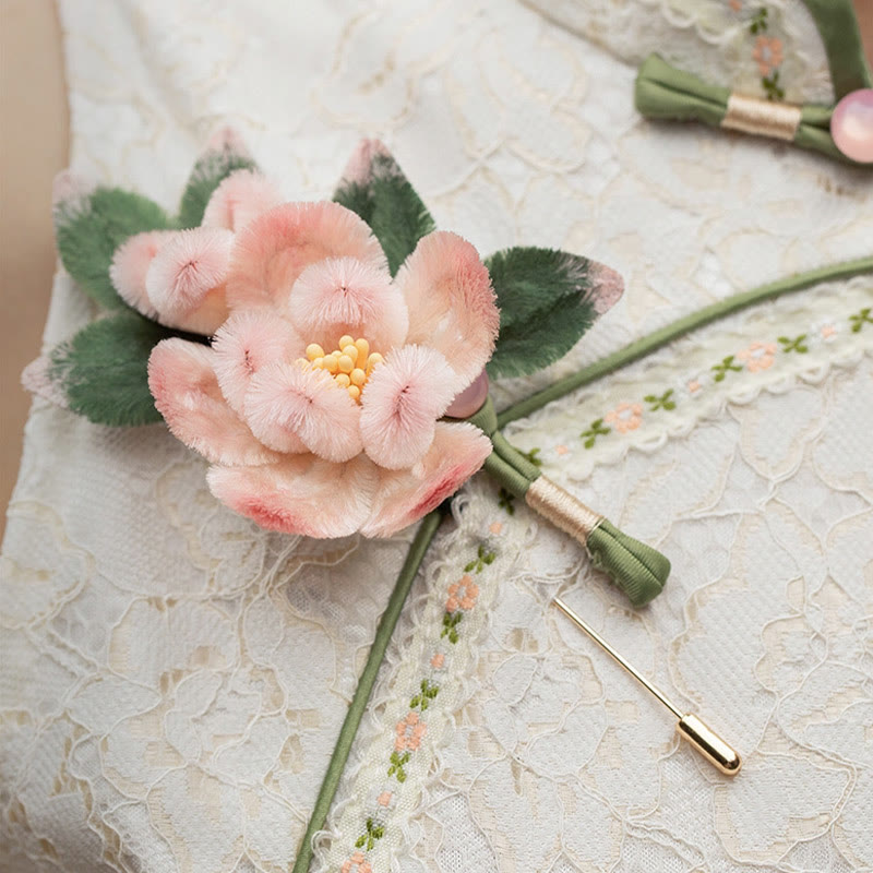 Broche en velours et soie de mûrier de Yangzhou faite à la main, en forme de fleur de pêcher