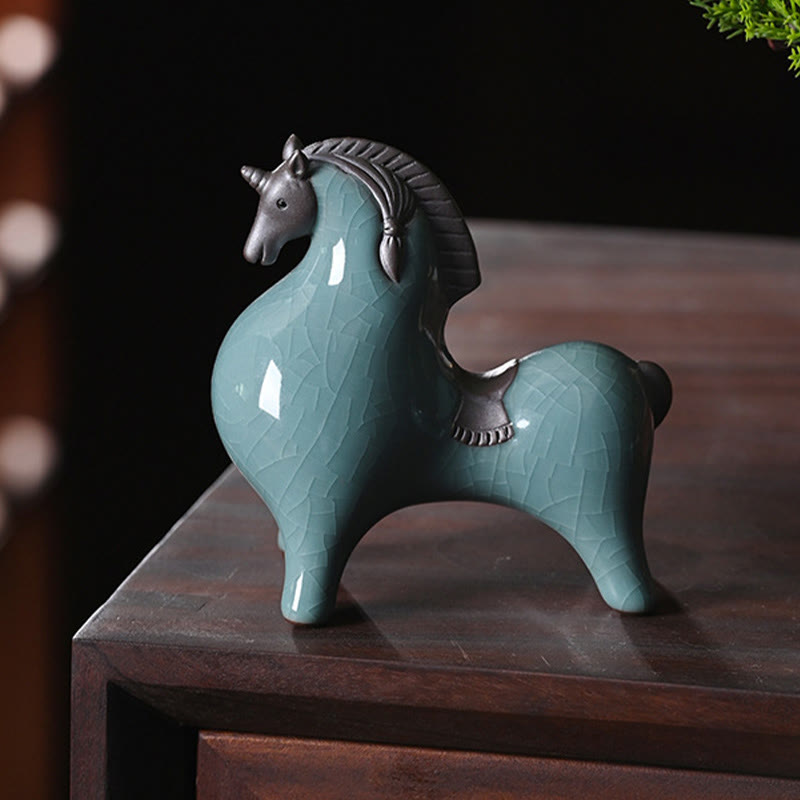Figurine de cheval en céramique tête baissée de 11 cm pour le succès et la liberté