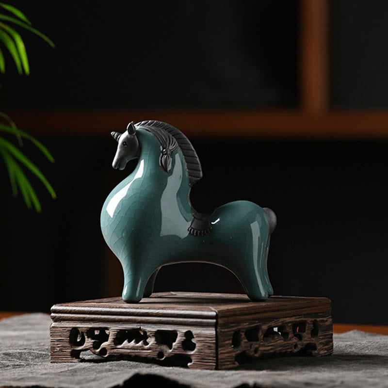 Figurine de cheval en céramique tête baissée de 11 cm pour le succès et la liberté