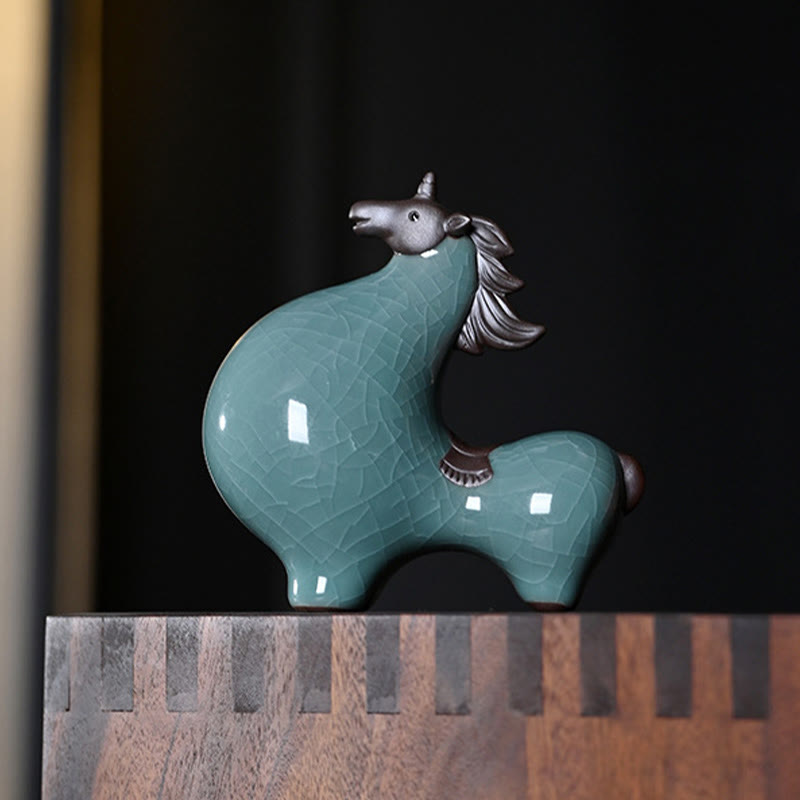 Figurine de cheval en céramique tête baissée de 11 cm pour le succès et la liberté