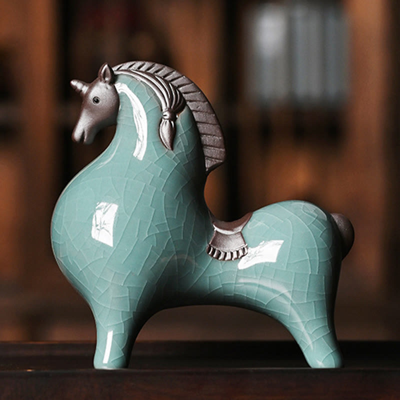 Figurine de cheval en céramique tête baissée de 11 cm pour le succès et la liberté