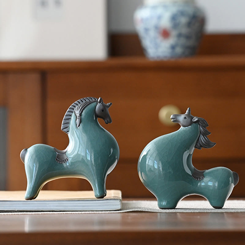 Figurine de cheval en céramique tête baissée de 11 cm pour le succès et la liberté