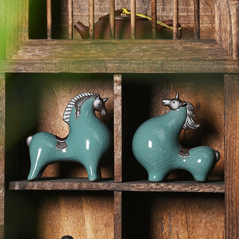 Figurine de cheval en céramique tête baissée de 11 cm pour le succès et la liberté
