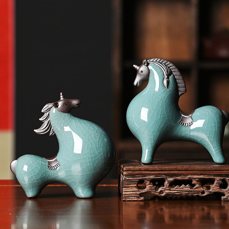 Figurine de cheval en céramique tête baissée de 11 cm pour le succès et la liberté