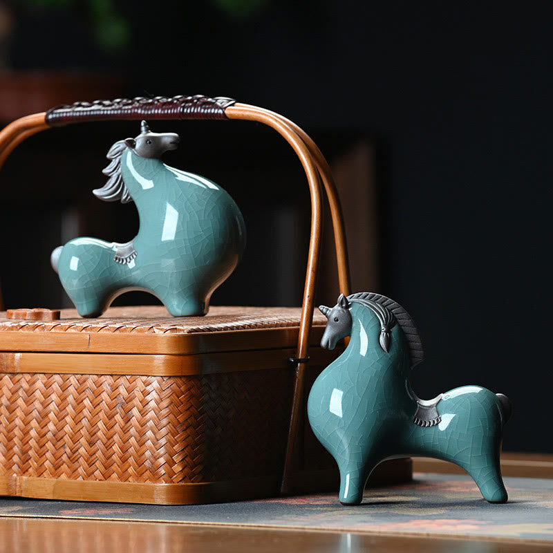 Figurine de cheval en céramique tête baissée de 11 cm pour le succès et la liberté