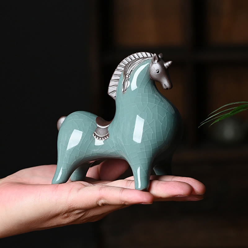 Figurine de cheval en céramique tête baissée de 11 cm pour le succès et la liberté