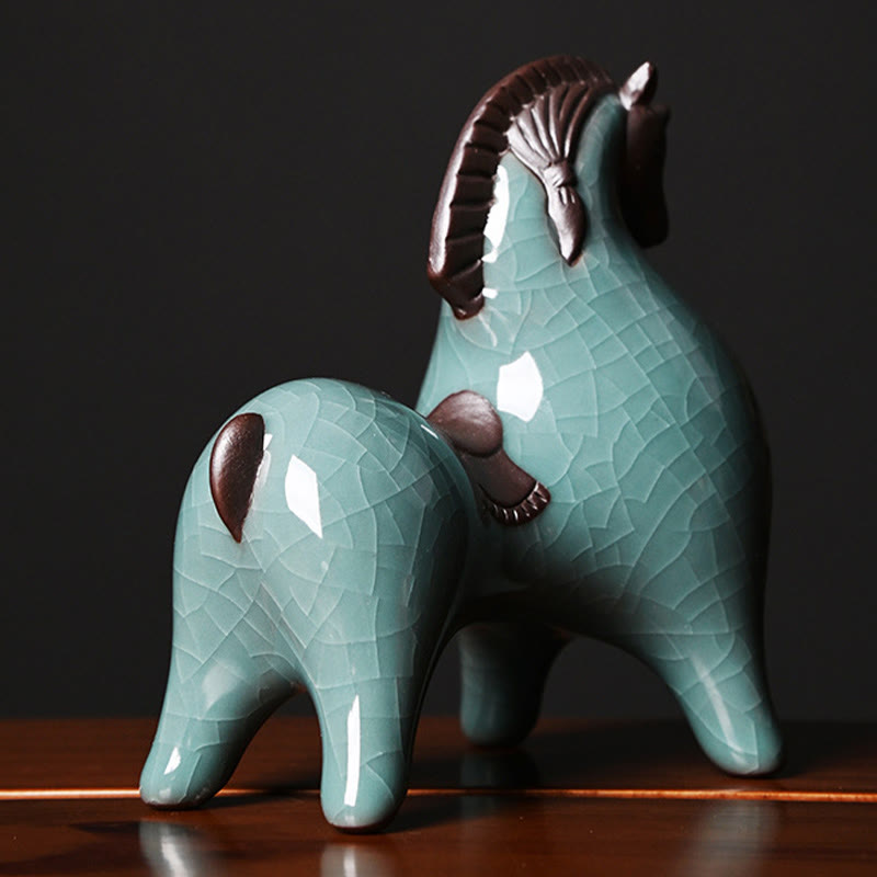 Figurine de cheval en céramique tête baissée de 11 cm pour le succès et la liberté