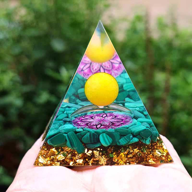 Pyramide d'orgone pour le rajeunissement du cœur