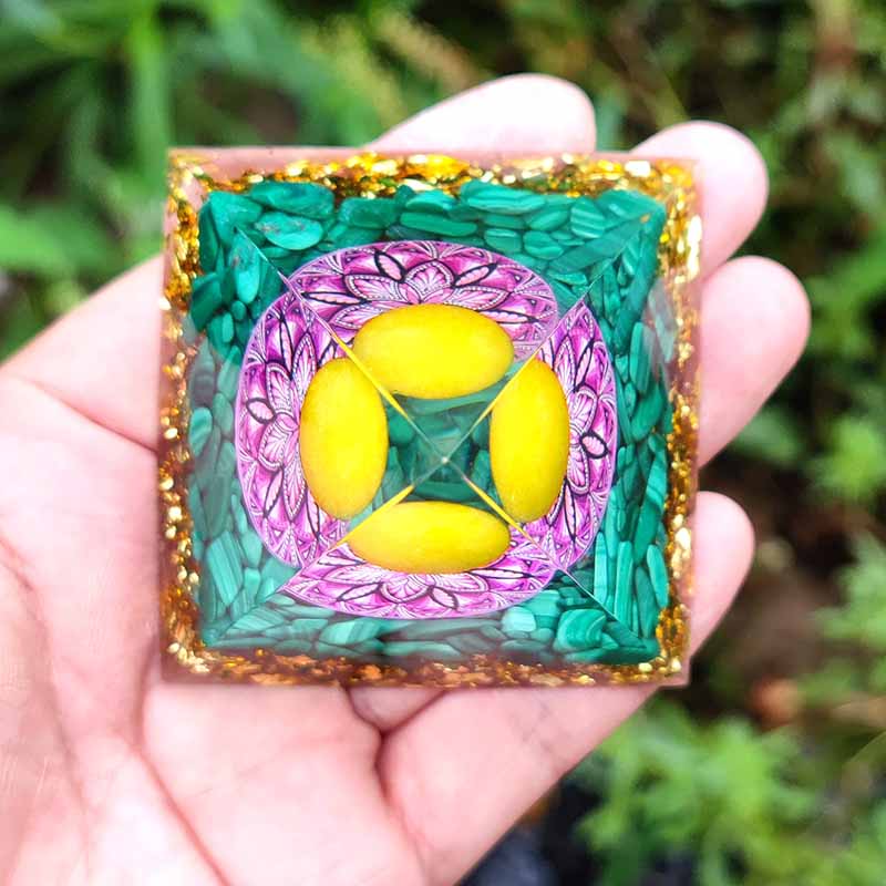 Pyramide d'orgone pour le rajeunissement du cœur