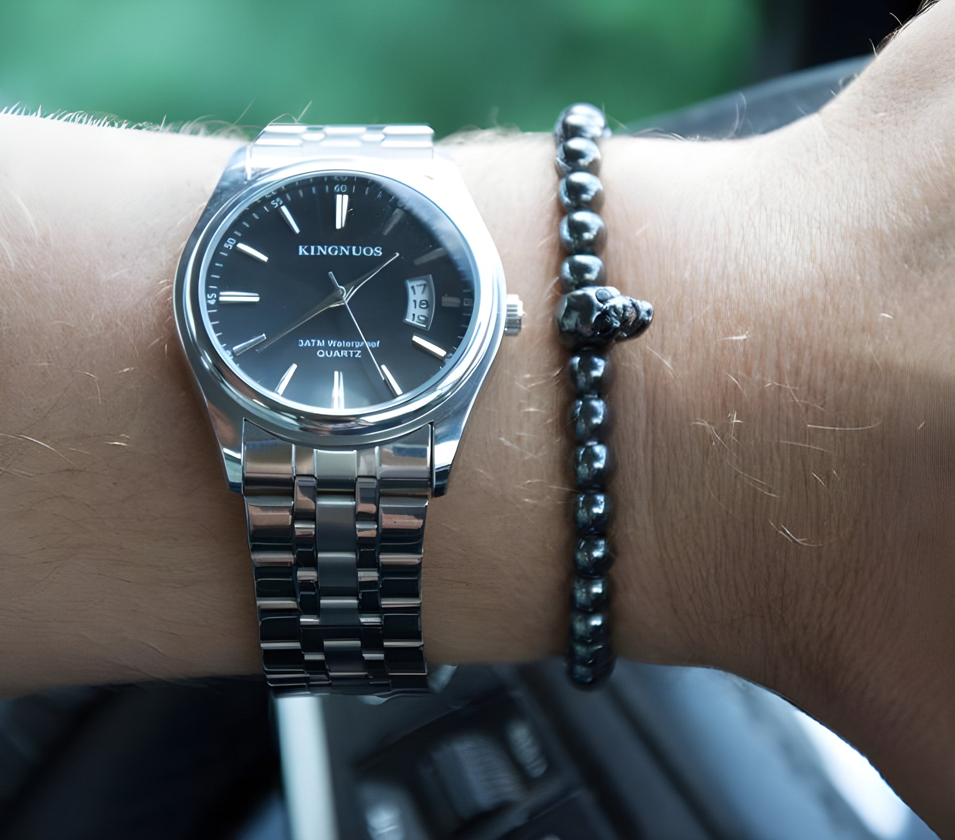 Bracelet tête de mort en hématite avec yeux en zircone noire
