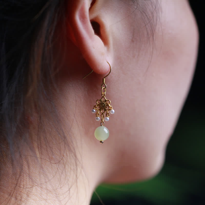 Boucles d'oreilles pendantes en jade Hetian et or 14 carats pour la prospérité et la chance