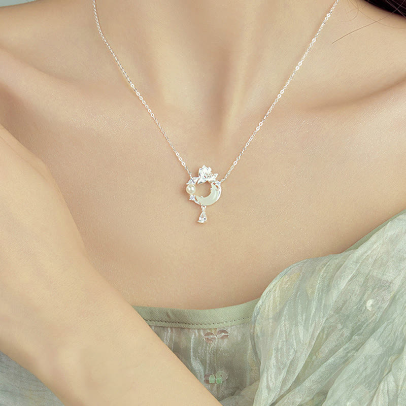 Collier pendentif lotus en jade Hetian et argent 925 pour la protection