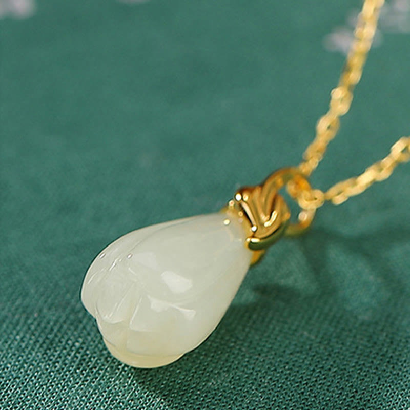 Collier en jade Hetian avec fleur de magnolia | Symbole d'abondance