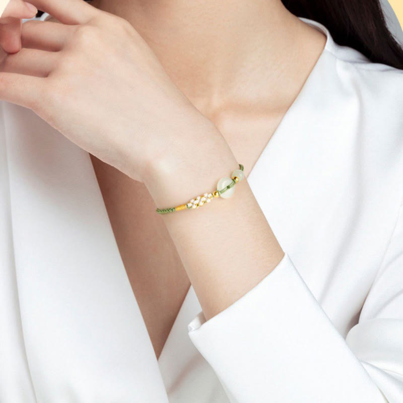 Bracelet tressé en jade Hetian avec boucle de paix et fleur de pêcher