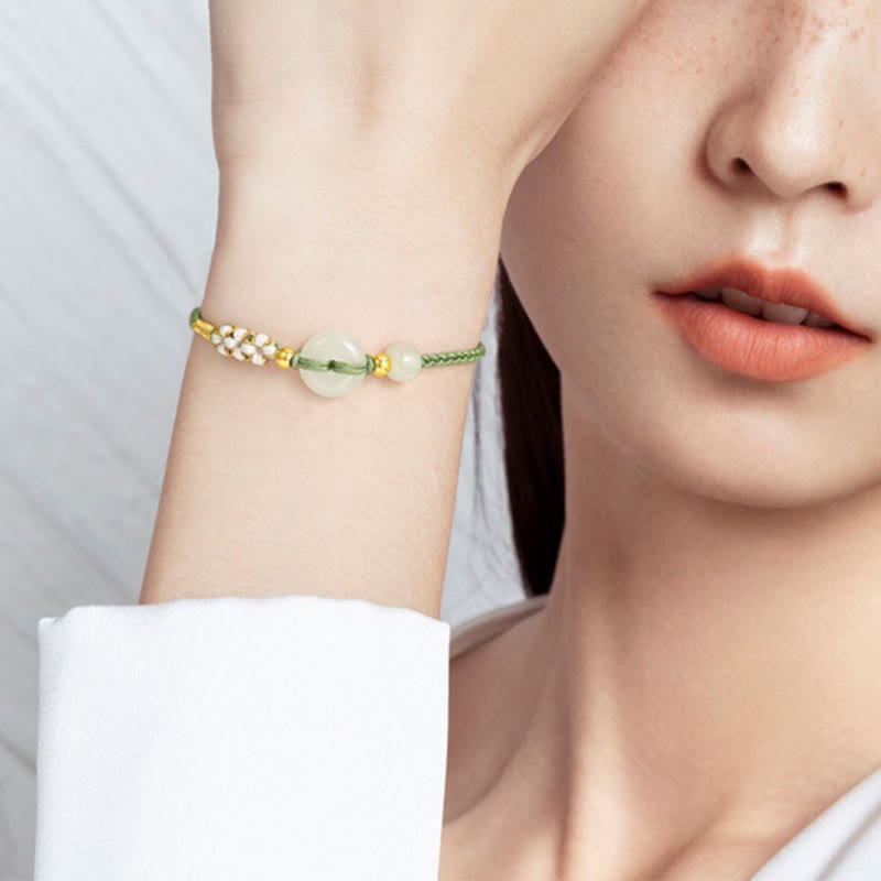 Bracelet tressé en jade Hetian avec boucle de paix et fleur de pêcher
